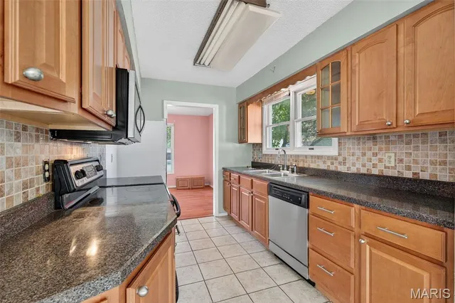 $415,000 | 2202 White Cedar Court, Chesterfield, MO 63017