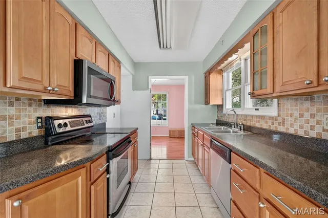 $425,000 | 2202 White Cedar Court, Chesterfield, MO 63017