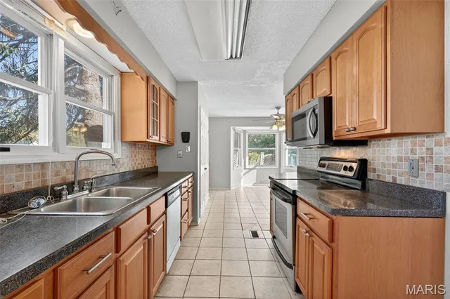 $425,000 | 2202 White Cedar Court, Chesterfield, MO 63017