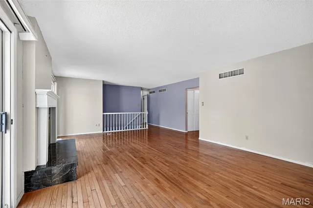 $425,000 | 2202 White Cedar Court, Chesterfield, MO 63017