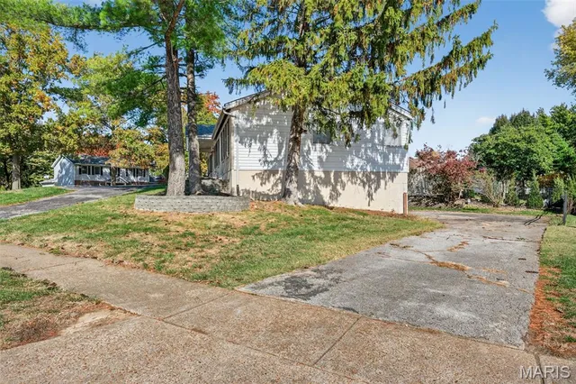 $425,000 | 2202 White Cedar Court, Chesterfield, MO 63017