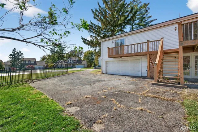 $425,000 | 2202 White Cedar Court, Chesterfield, MO 63017