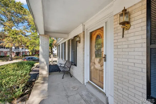 $425,000 | 2202 White Cedar Court, Chesterfield, MO 63017