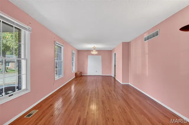 $425,000 | 2202 White Cedar Court, Chesterfield, MO 63017