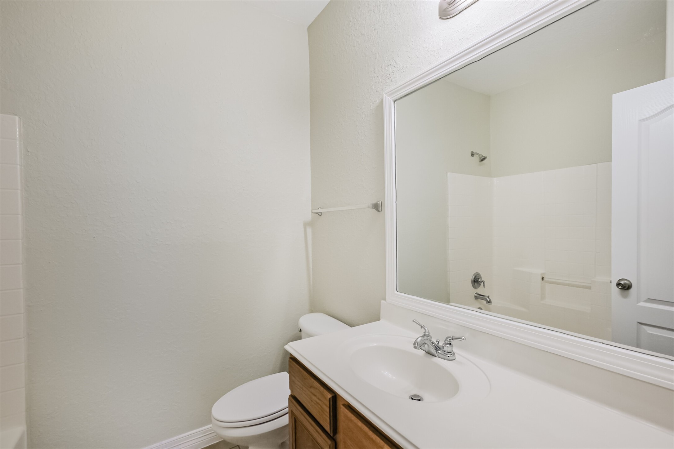 5811 Ranch Riata Court Katy, TX 77449 - Photo 26 of 35 Secondary Bath