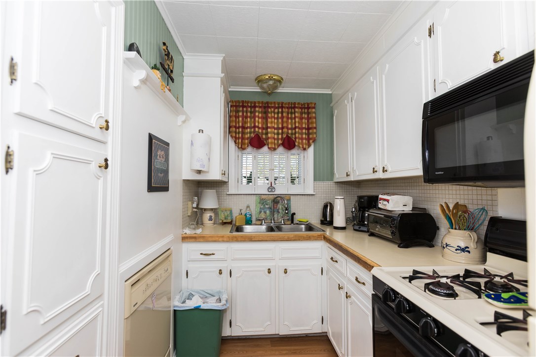 213 Cottage Street Woonsocket, RI 02895 - Photo 8 of 30