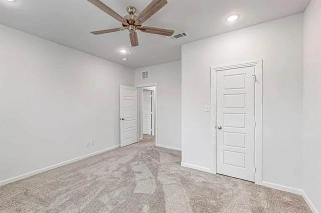 an empty room with fan and a ceiling fan