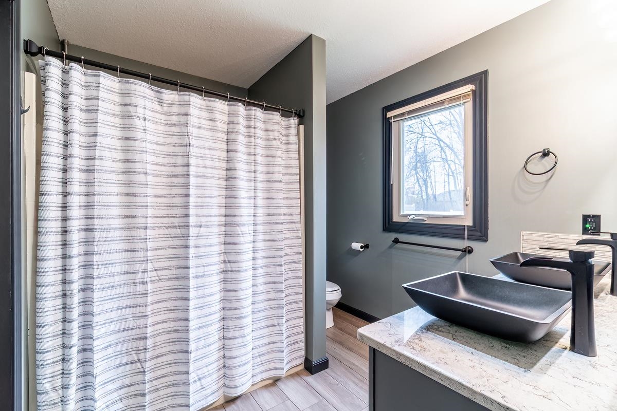 2205 Laforge Lane Auburn, IN 46706 - Photo 12 of 33