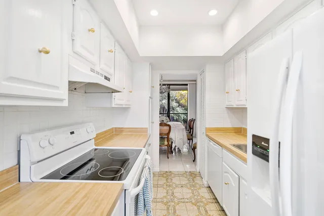 $250,000 | 3706 Bridgewood Drive, Unit 3706, Boca Raton, FL 33434