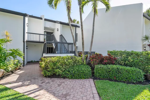 $250,000 | 3706 Bridgewood Drive, Unit 3706, Boca Raton, FL 33434