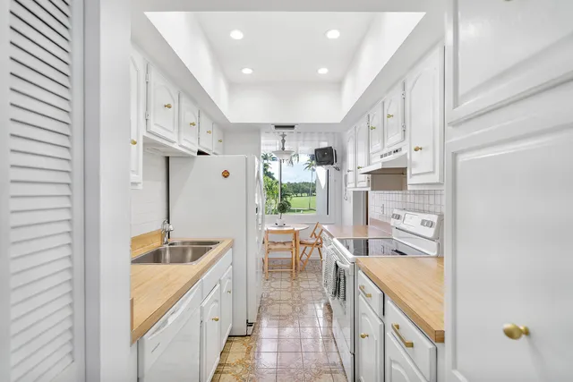 $250,000 | 3706 Bridgewood Drive, Unit 3706, Boca Raton, FL 33434