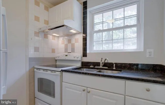 $2,000 | 8524 Canterbury Drive, Annandale, VA 22003