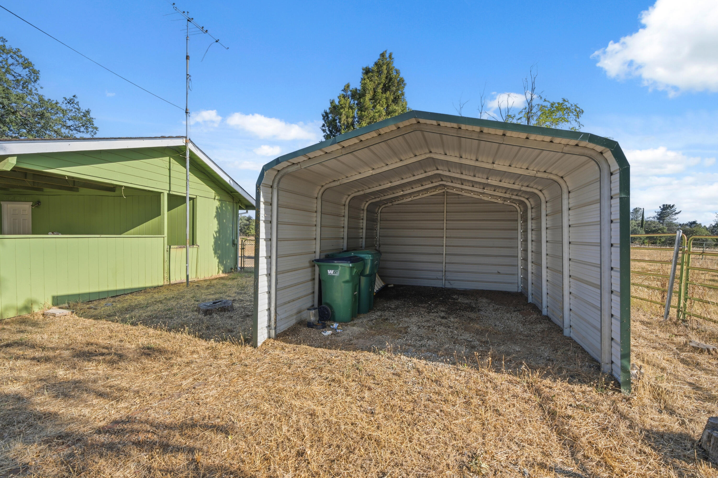 21241 Boyle Road Redding, CA 96003 - Photo 38 of 61 covered parking
