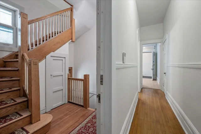 $2,975 | 709 West Roscoe Street, Unit 1R, Chicago, IL 60657