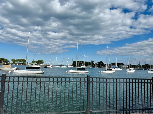 $2,975 | 709 West Roscoe Street, Unit 1R, Chicago, IL 60657