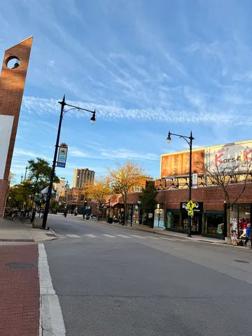 $2,975 | 709 West Roscoe Street, Unit 1R, Chicago, IL 60657