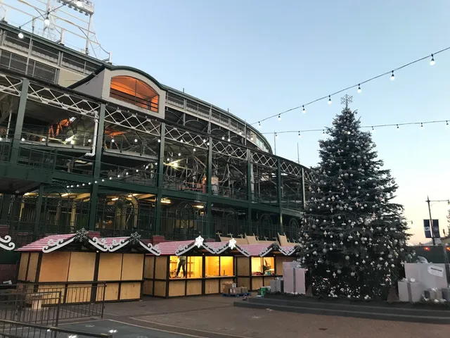 $2,975 | 709 West Roscoe Street, Unit 1R, Chicago, IL 60657