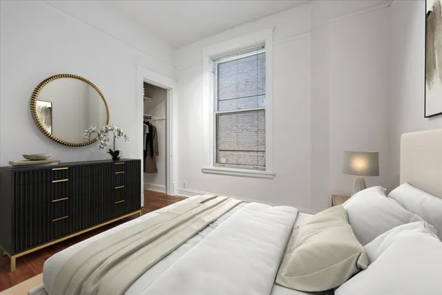 $2,975 | 709 West Roscoe Street, Unit 1R, Chicago, IL 60657