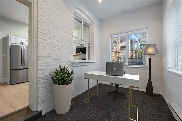 $2,975 | 709 West Roscoe Street, Unit 1R, Chicago, IL 60657