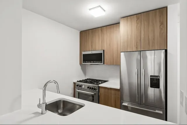 $4,725 | 345 East 94th Street, Unit 29D | Upper East Side