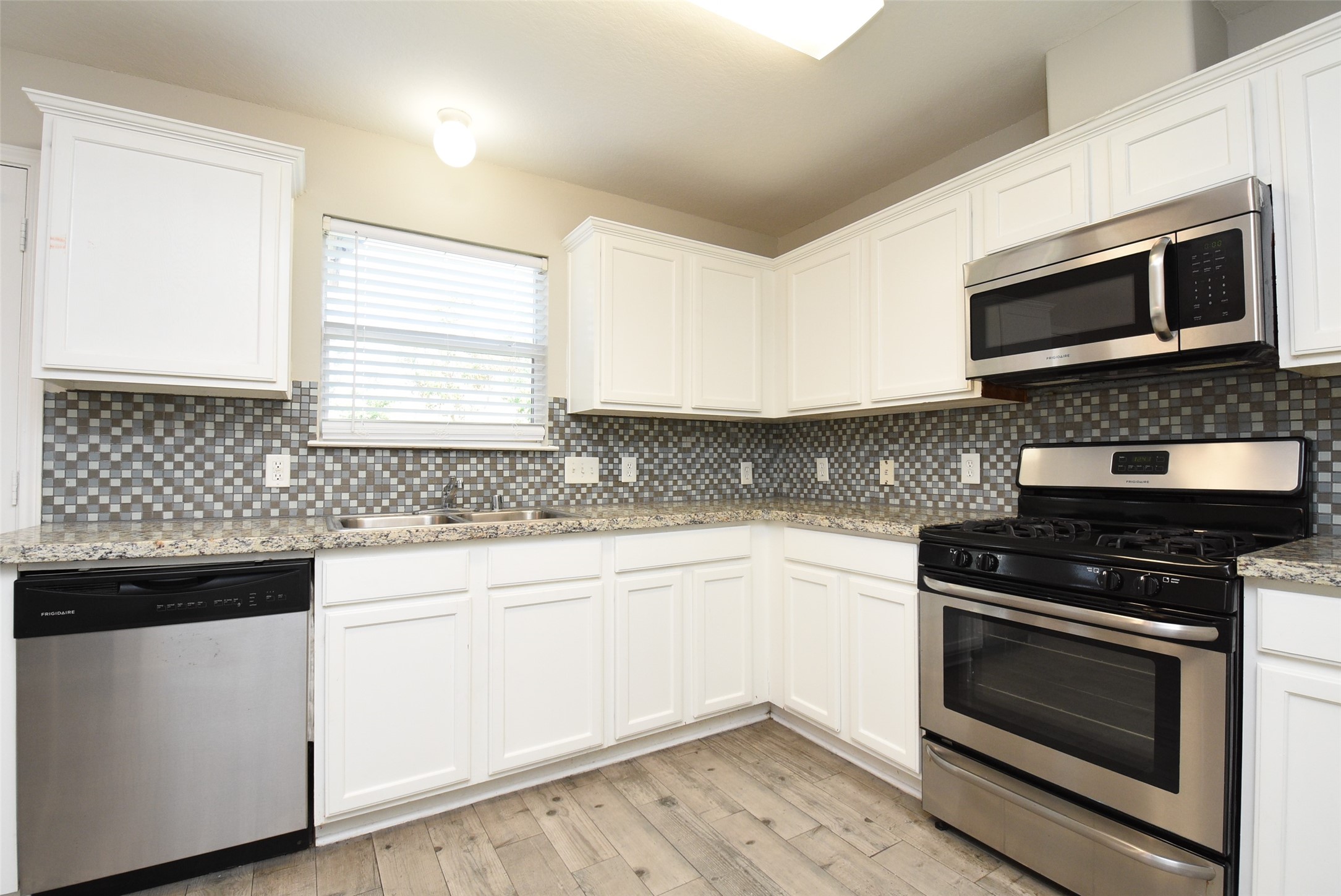 21603 Falvel Lake Drive Spring, TX 77388 - Photo 8 of 45