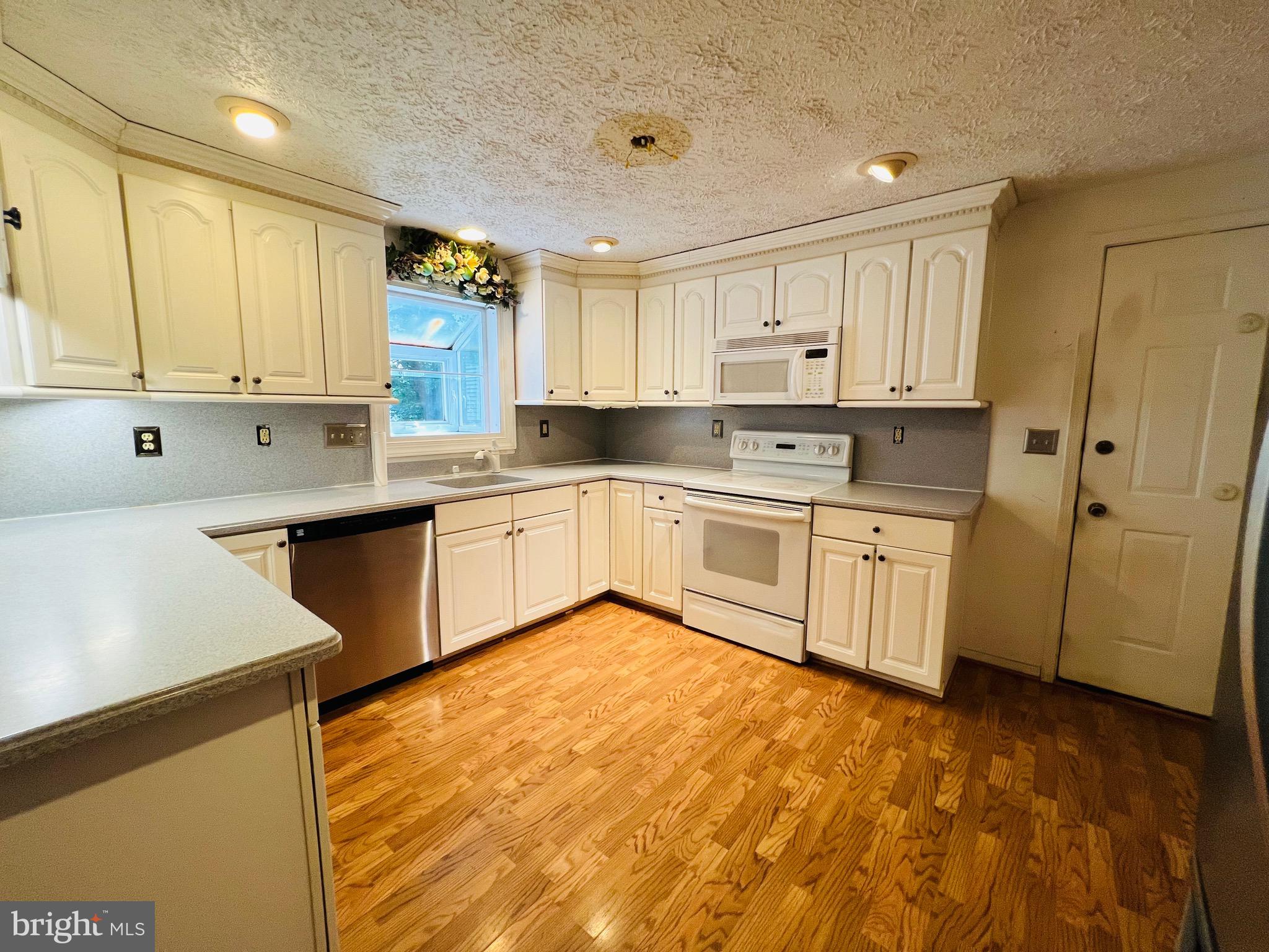 503 Hawthorne Road Linthicum Heights, MD 21090 - Photo 8 of 36 Kitchen