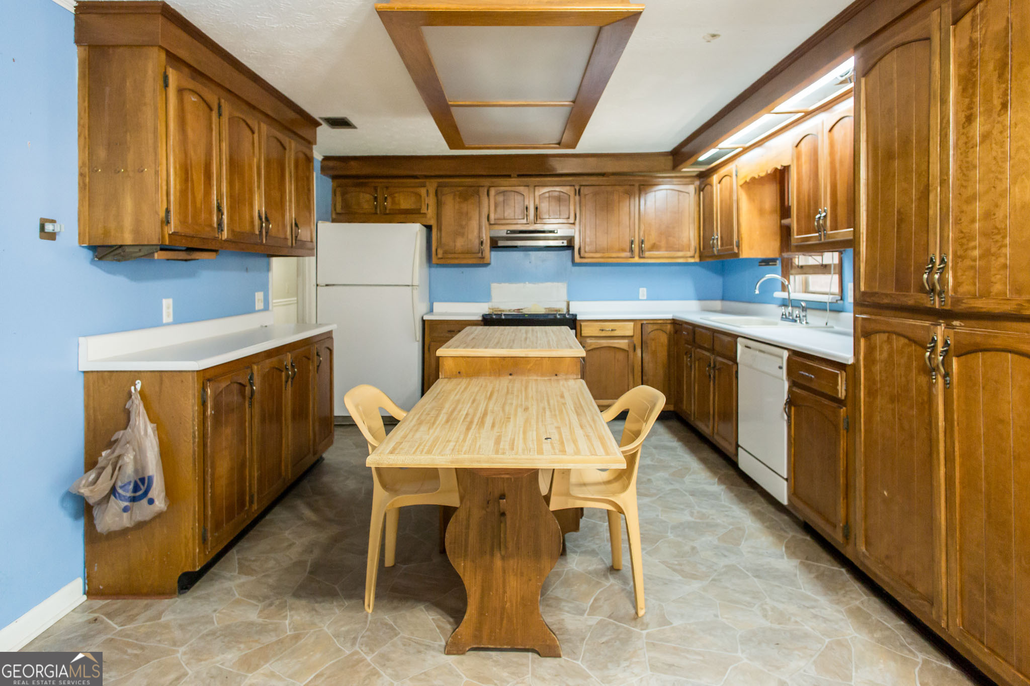 902 Stanton Avenue Waycross, GA 31503 - Photo 16 of 38 a kitchen with counter top space and appliances