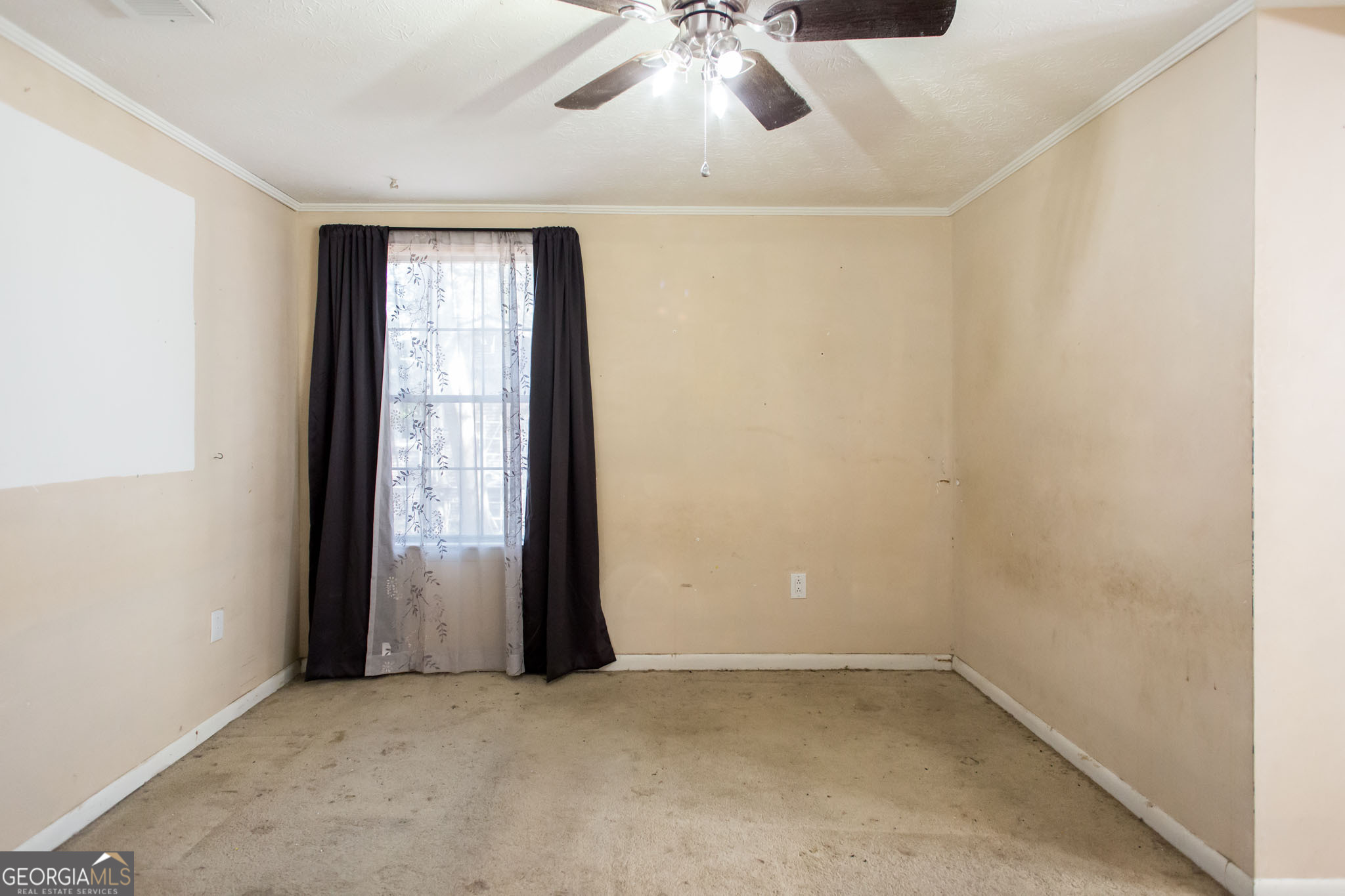 902 Stanton Avenue Waycross, GA 31503 - Photo 33 of 38 an empty room with a window
