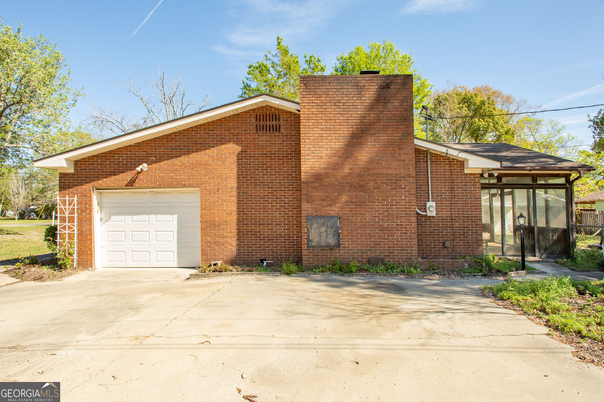 902 Stanton Avenue Waycross, GA 31503 - Photo 4 of 38 a front view of a house