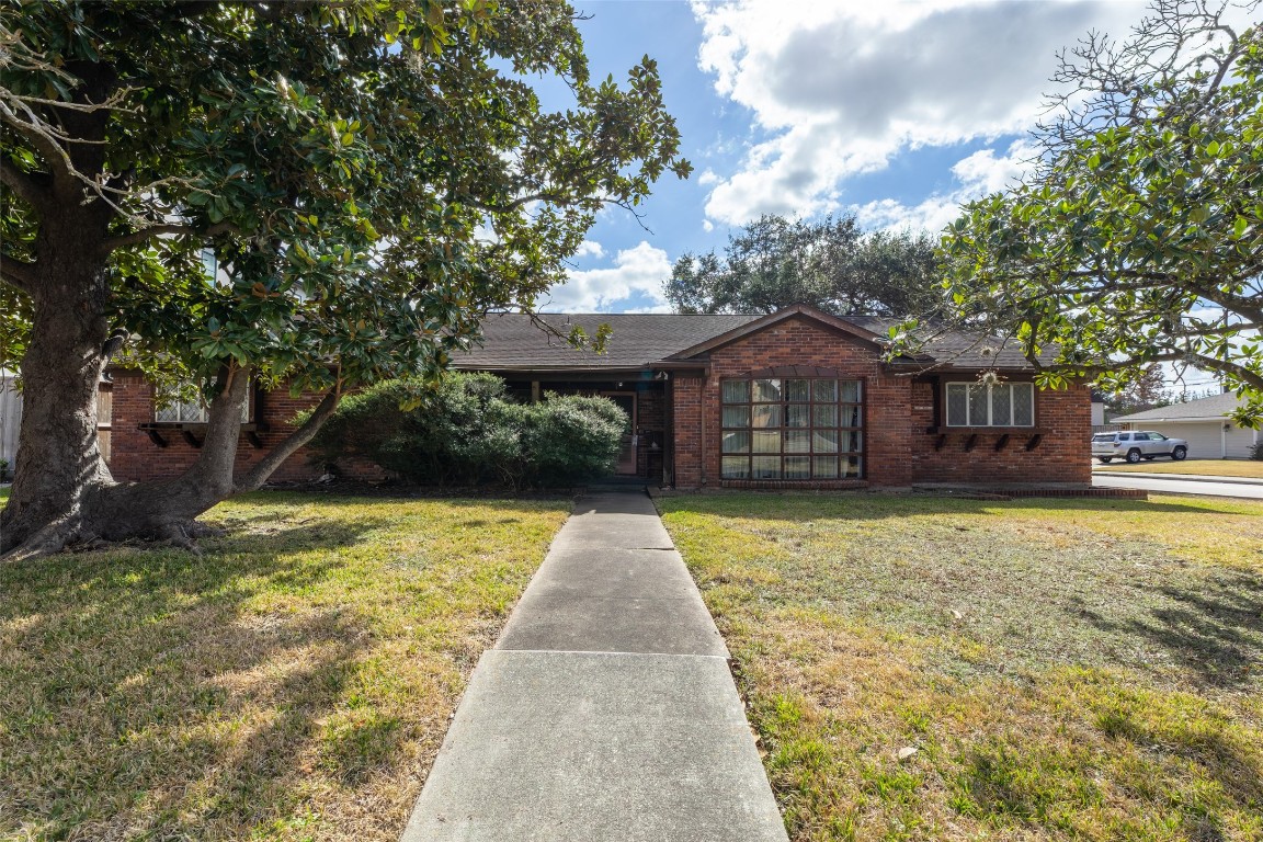 3647 Aberdeen Way Houston, TX 77025 - Photo 1 of 32 a front view of a house with a yard
