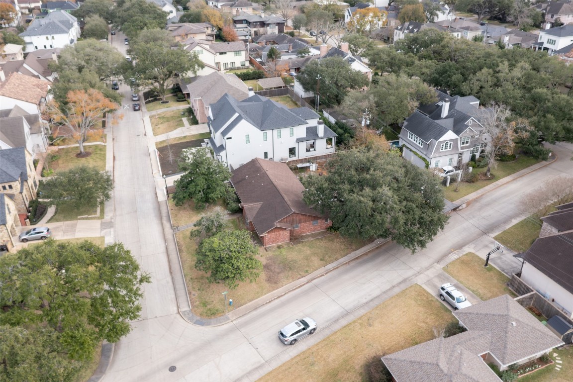 3647 Aberdeen Way Houston, TX 77025 - Photo 11 of 32 an aerial view of residential houses with outdoor space