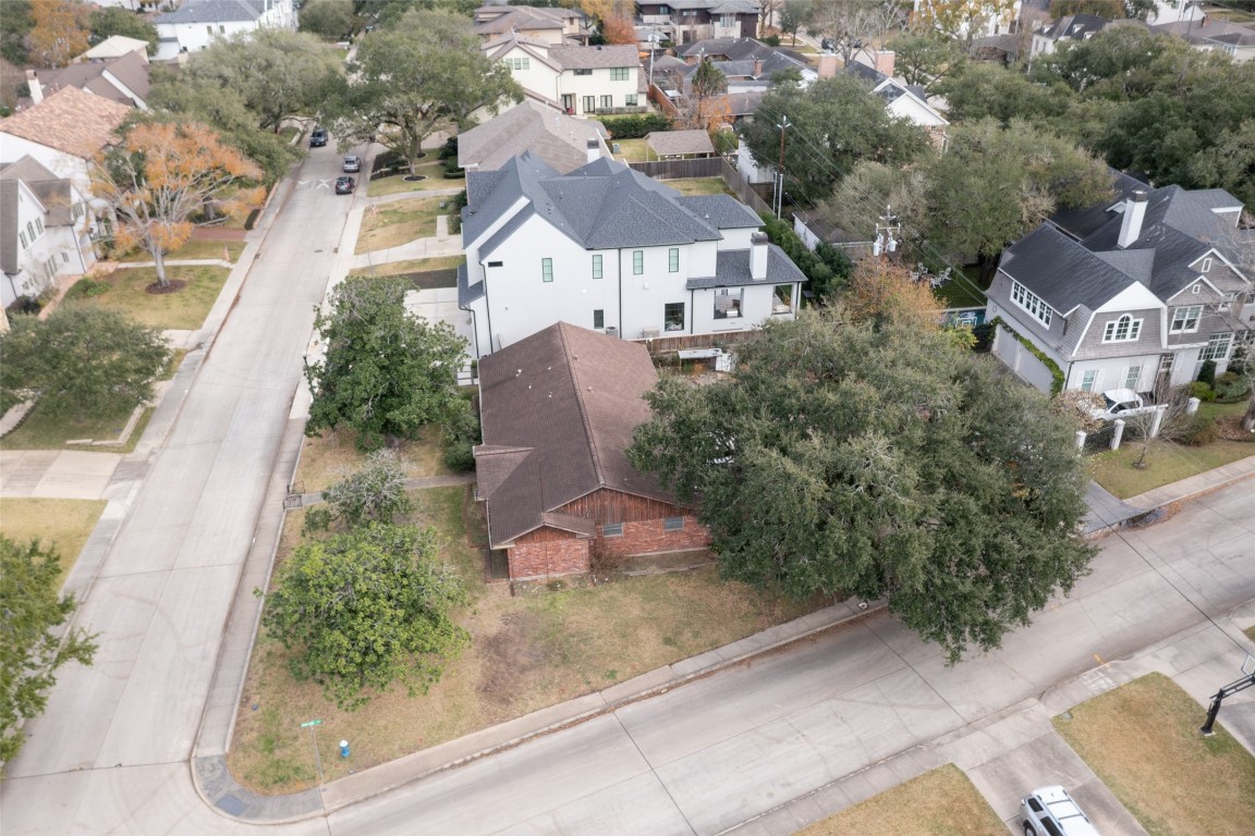 3647 Aberdeen Way Houston, TX 77025 - Photo 12 of 32 an aerial view of a house