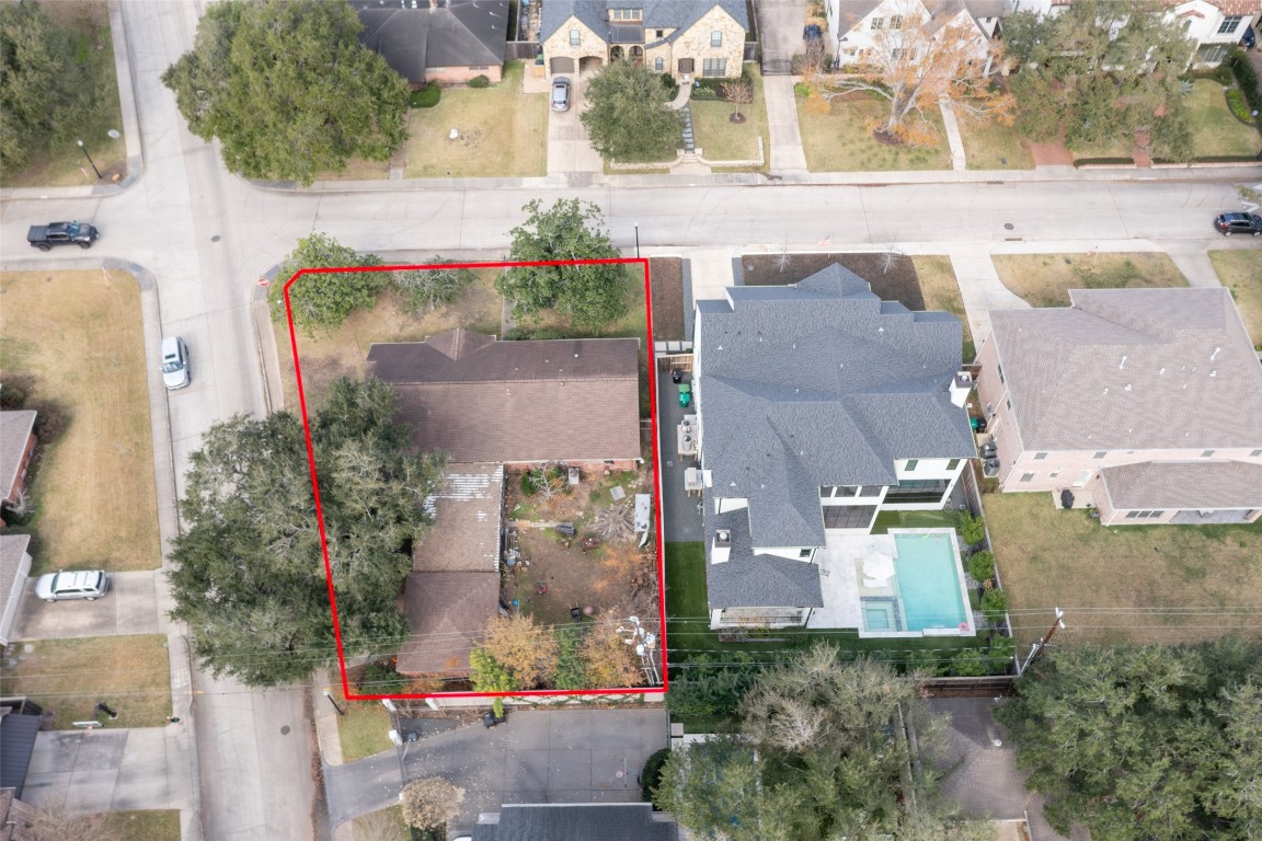 3647 Aberdeen Way Houston, TX 77025 - Photo 17 of 32 an aerial view of a house