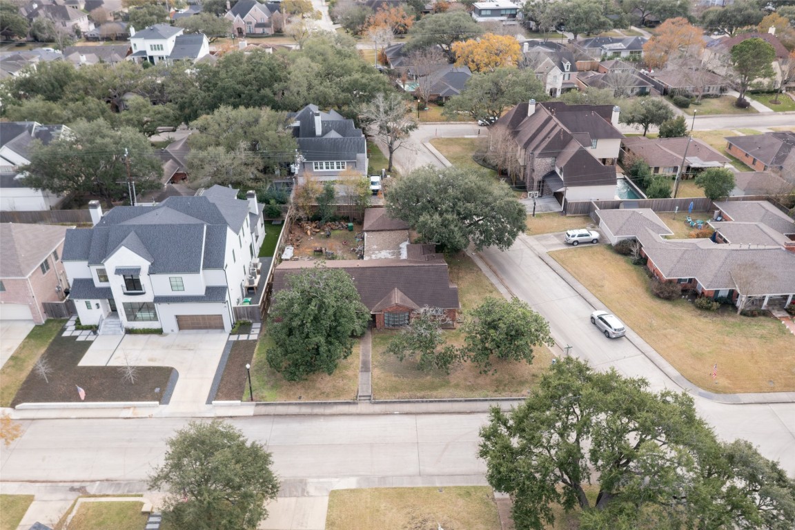 3647 Aberdeen Way Houston, TX 77025 - Photo 22 of 32 an aerial view of residential houses with outdoor space
