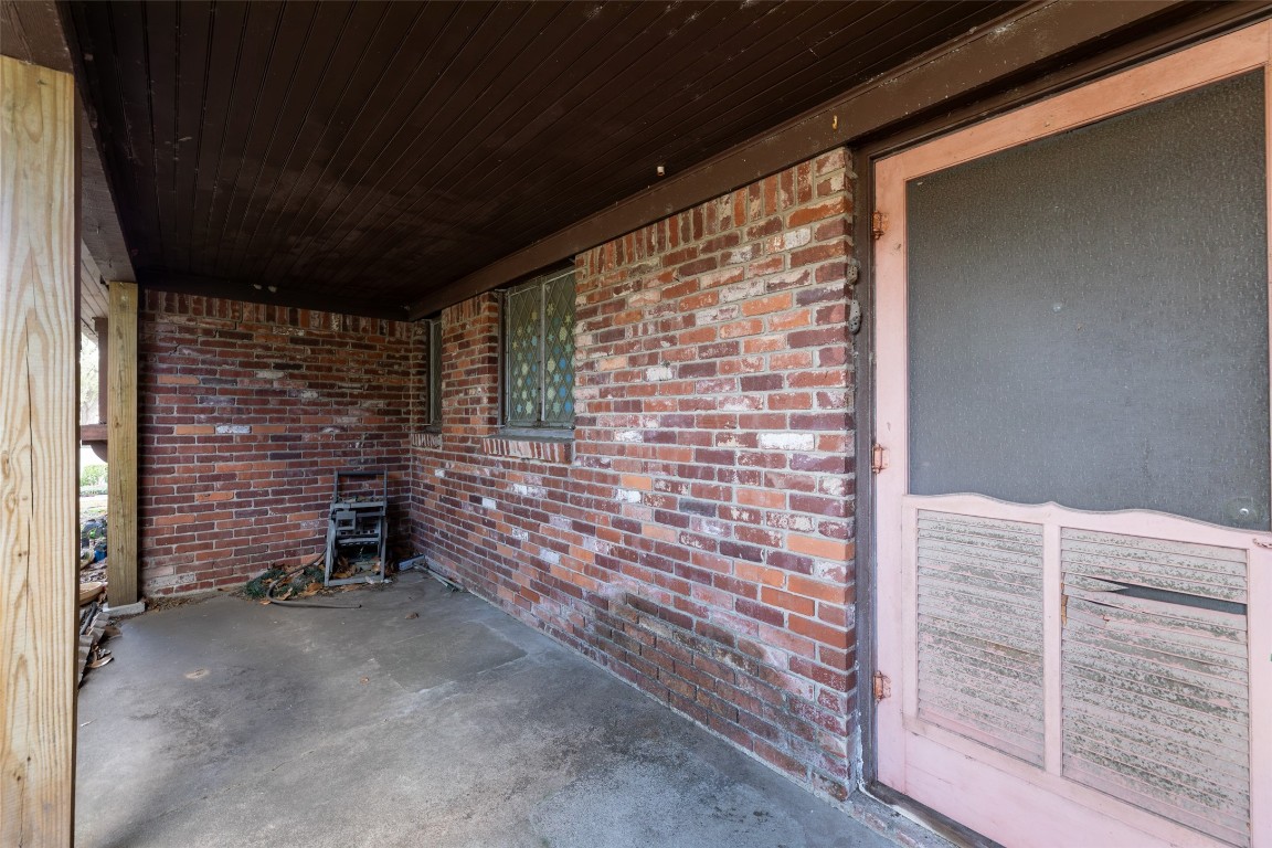 3647 Aberdeen Way Houston, TX 77025 - Photo 26 of 32 a view of an empty room
