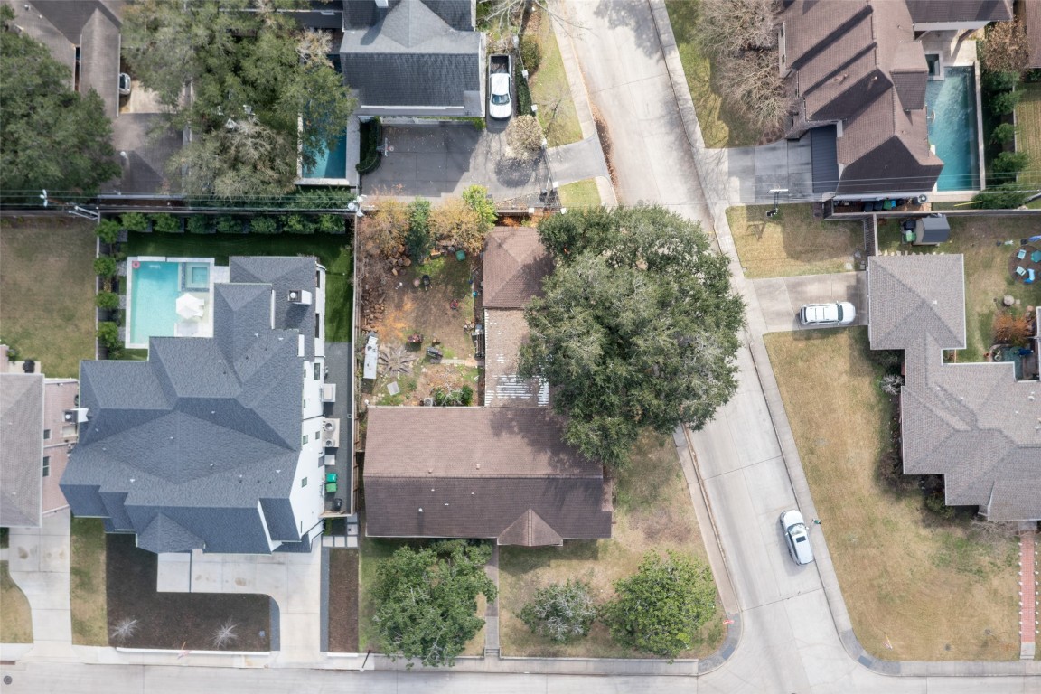 3647 Aberdeen Way Houston, TX 77025 - Photo 28 of 32 an aerial view of a house with outdoor space