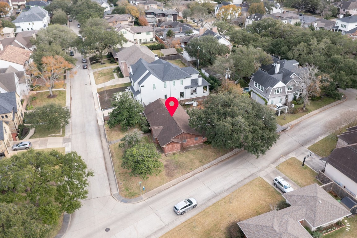3647 Aberdeen Way Houston, TX 77025 - Photo 5 of 32 an aerial view of a house