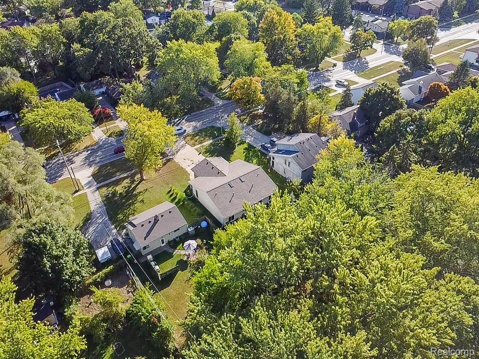 914 North Road Fenton, MI 48430 - Photo 47 of 57