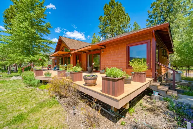 a view of a house with backyard and sitting area