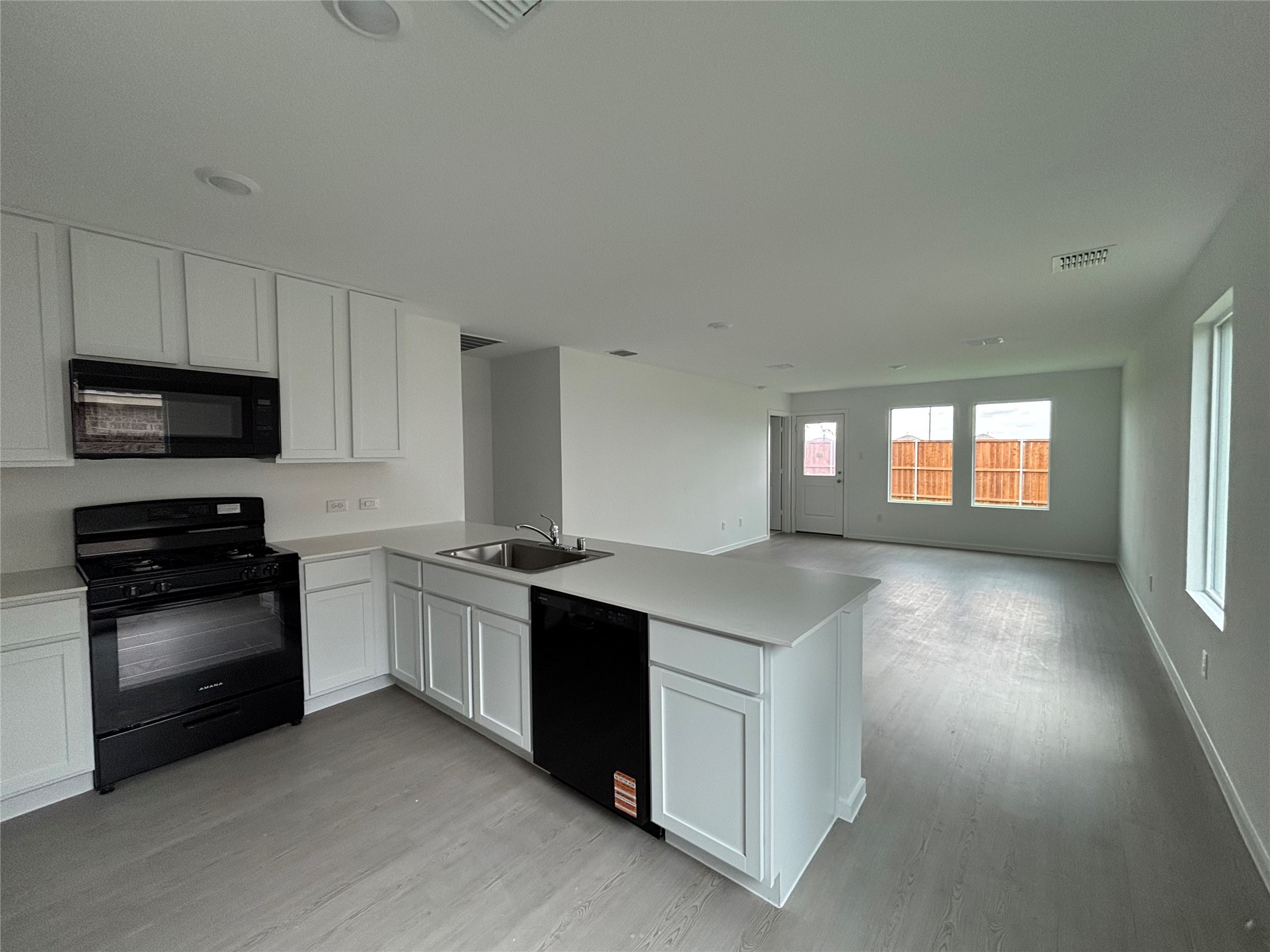 5946 Mercer Street Conroe, TX 77303 - Photo 15 of 42 Gallery Image 15