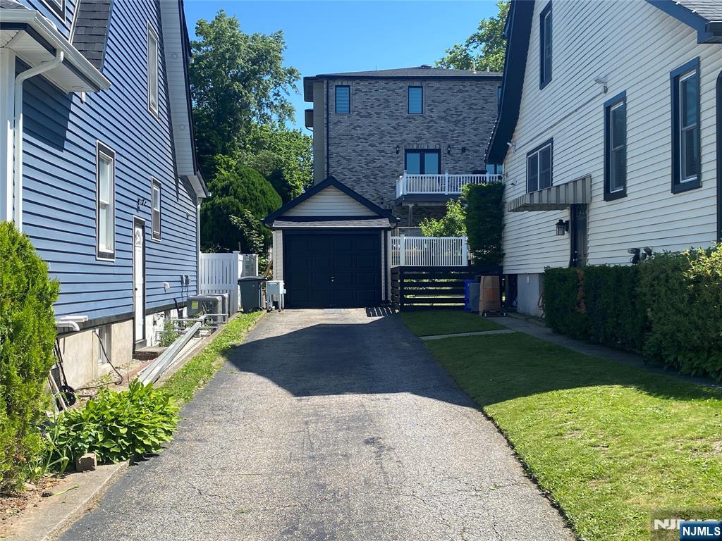 971 Virgil Avenue Ridgefield, NJ 07657 - Photo 2 of 25