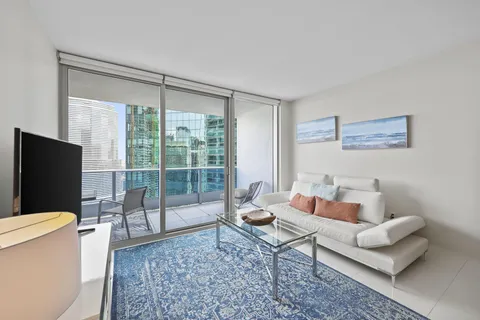 $549,000 | 200 Biscayne Blvd Way, Unit 3909, Miami, FL 33131