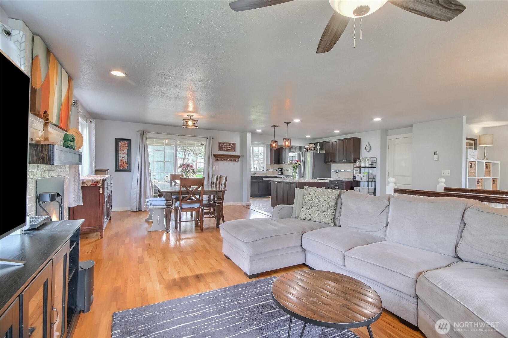 7417 South Prospect Street Tacoma, WA 98409 - Photo 4 of 35 a living room with furniture and kitchen view