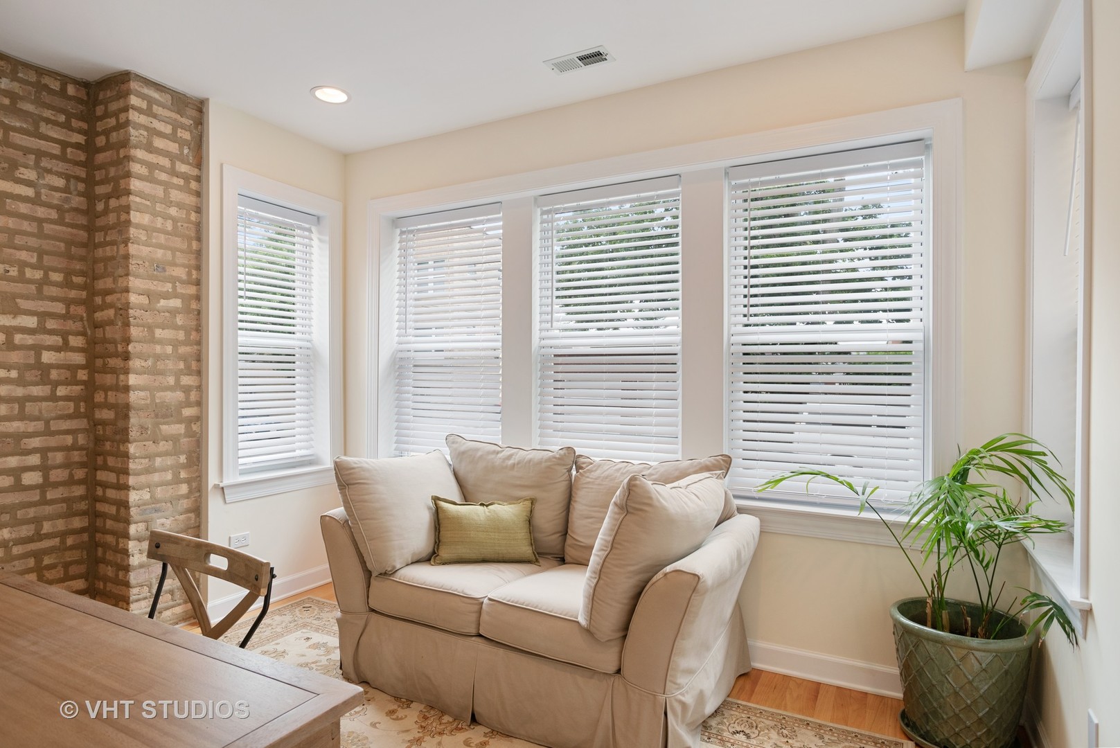 3339 West Byron Street, Unit 1 Chicago, IL 60618 - Photo 9 of 12 a living room with furniture and a potted plant