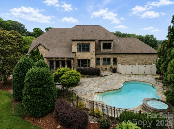 $1,100,000 | 142 Riverchase Lane, Mooresville, NC 28115