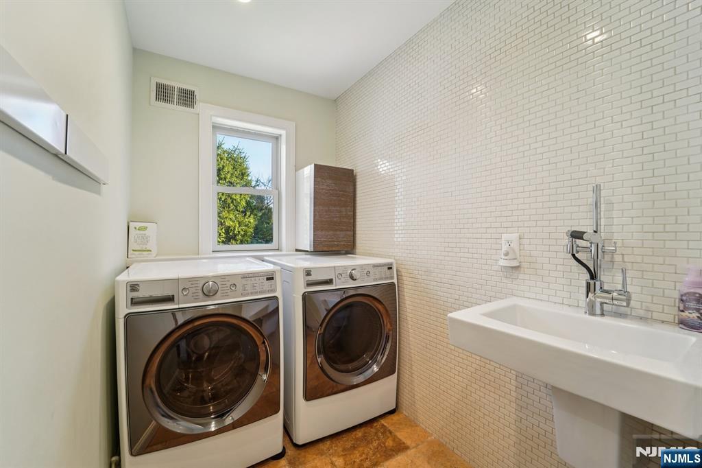 17 Riverside Lane Holmdel, NJ 07733 - Photo 20 of 46