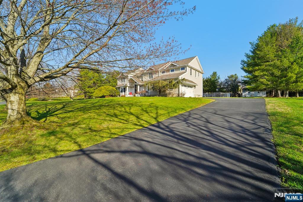 17 Riverside Lane Holmdel, NJ 07733 - Photo 2 of 46