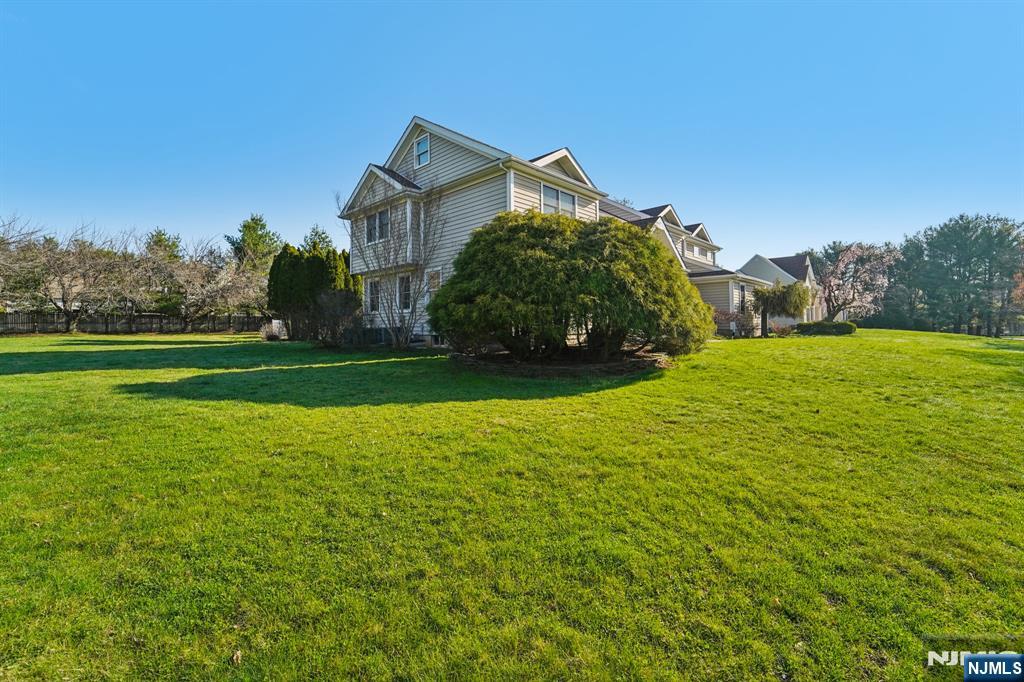 17 Riverside Lane Holmdel, NJ 07733 - Photo 3 of 46