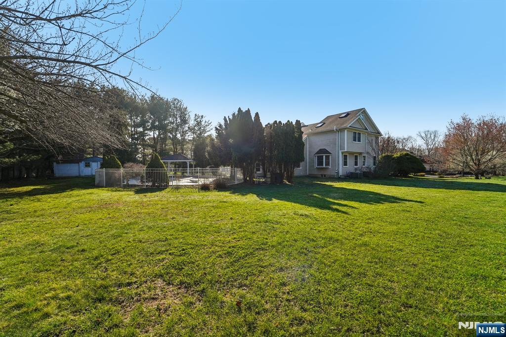 17 Riverside Lane Holmdel, NJ 07733 - Photo 38 of 46