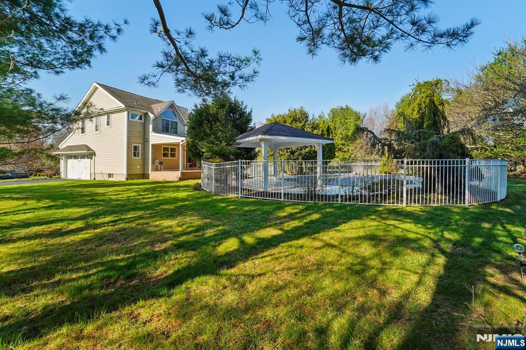 17 Riverside Lane Holmdel, NJ 07733 - Photo 39 of 46